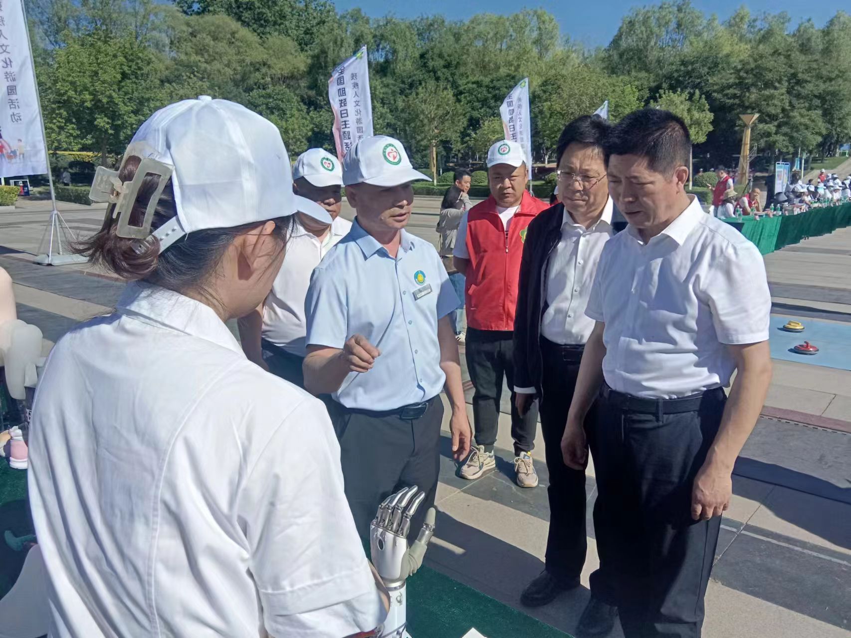 恩德萊北京愛心店參與張家口市全國助殘日活動，展示科技助殘成果